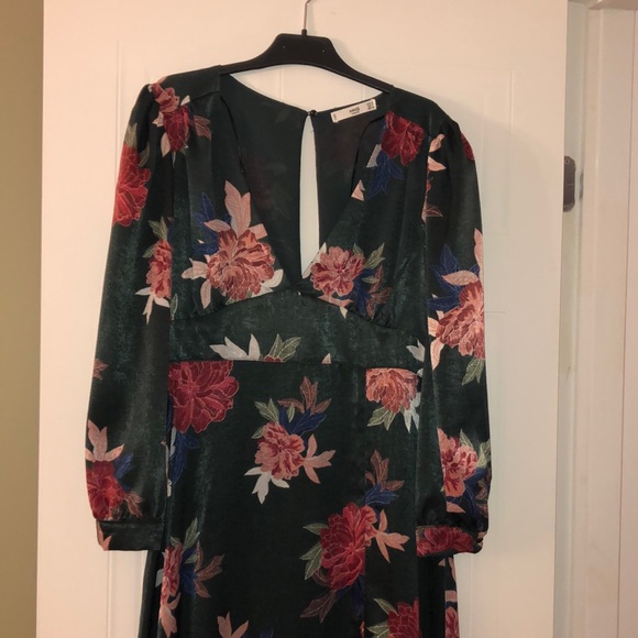 BEAUTIFUL MATERIAL MANGO DRESS - Picture 2 of 4